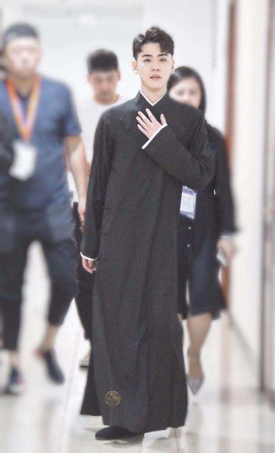 1582027535716381.jpg 张云雷3.jpg